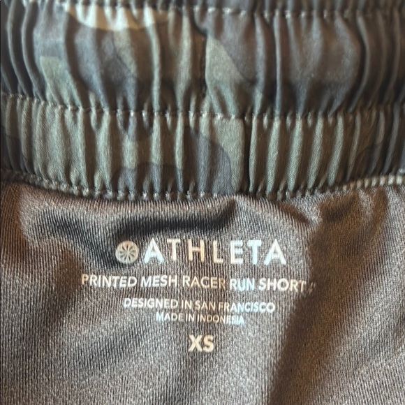 Athleta Camo Athletic Shorts Moisture-Wicking Relaxed Fit | Women’s XS - Picture 5 of 9